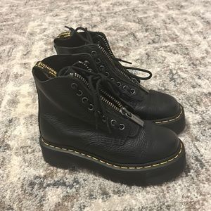 Dr. Martens (docs) Sinclair boot size 6 but will fit a size 7.